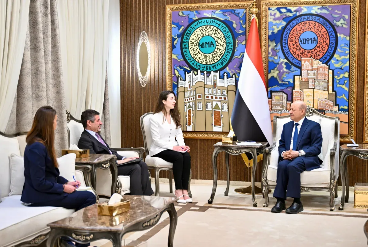 العليمي يبحث مع السفير الأمريكي تعزيز الردع ضد نفوذ إيران في المنطقة