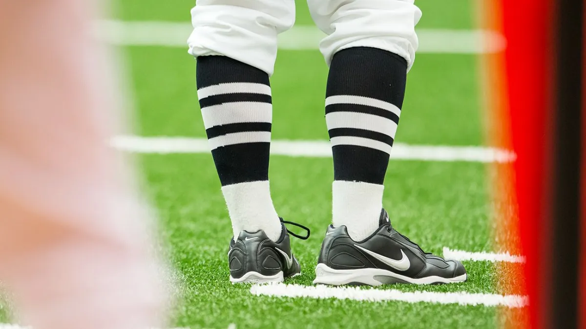 تعديلات مرتقبة في قواعد كرة القدم الجامعية: عقوبات الاستهداف، الزي الموحد، وركلات النقاط الثلاث الجديدة