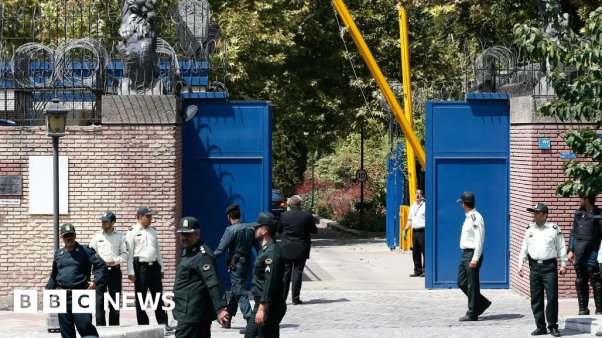 بريطانيا تسحب موظفين من طهران وسط تصاعد التوتر الإقليمي واحتمال ضربات أمريكية