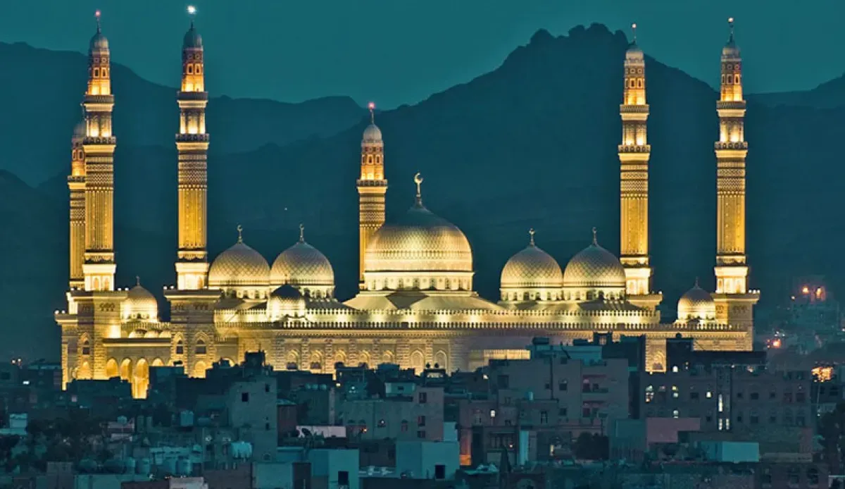 الحوثيون يقيدون الشعائر الدينية في رمضان: منع الاعتكاف وملاحقة الأئمة في صنعاء وإب