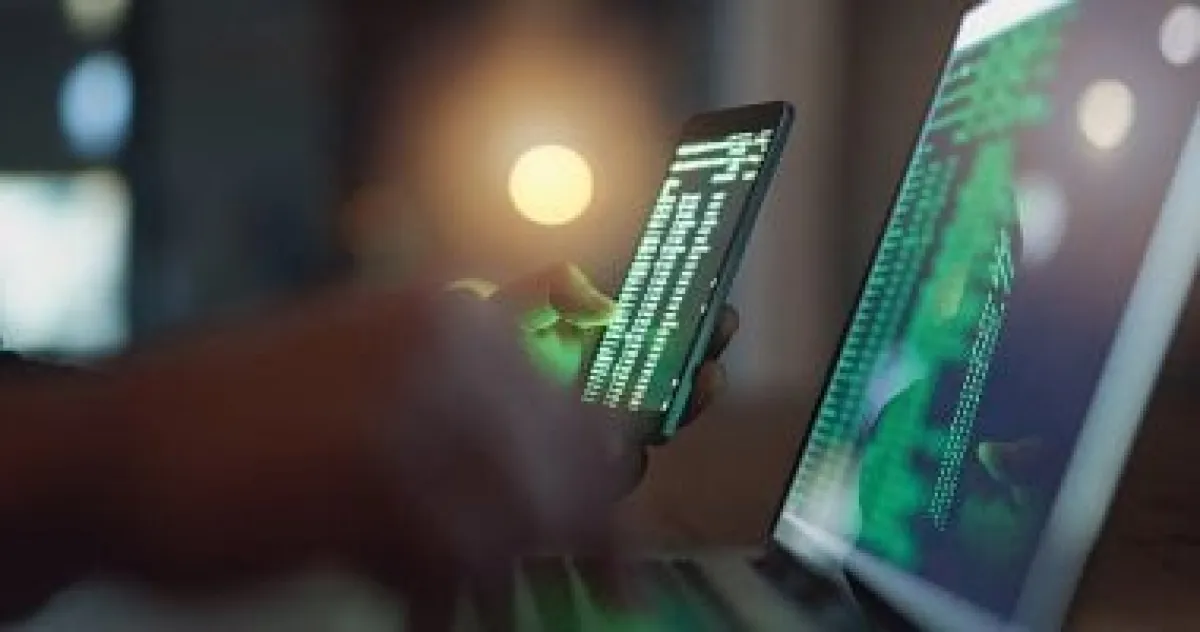 التصيد النصي (Smishing): دليلك العملي لتفادي فخاخ المحتالين وسرقة بياناتك