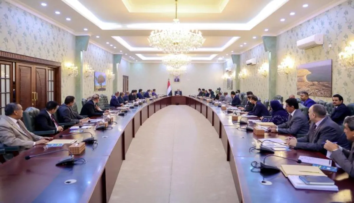 من العاصمة عدن | تحذير حكومي للحوثيين من جر اليمن لصراعات إقليمية وتأكيد التضامن مع دول الخليج