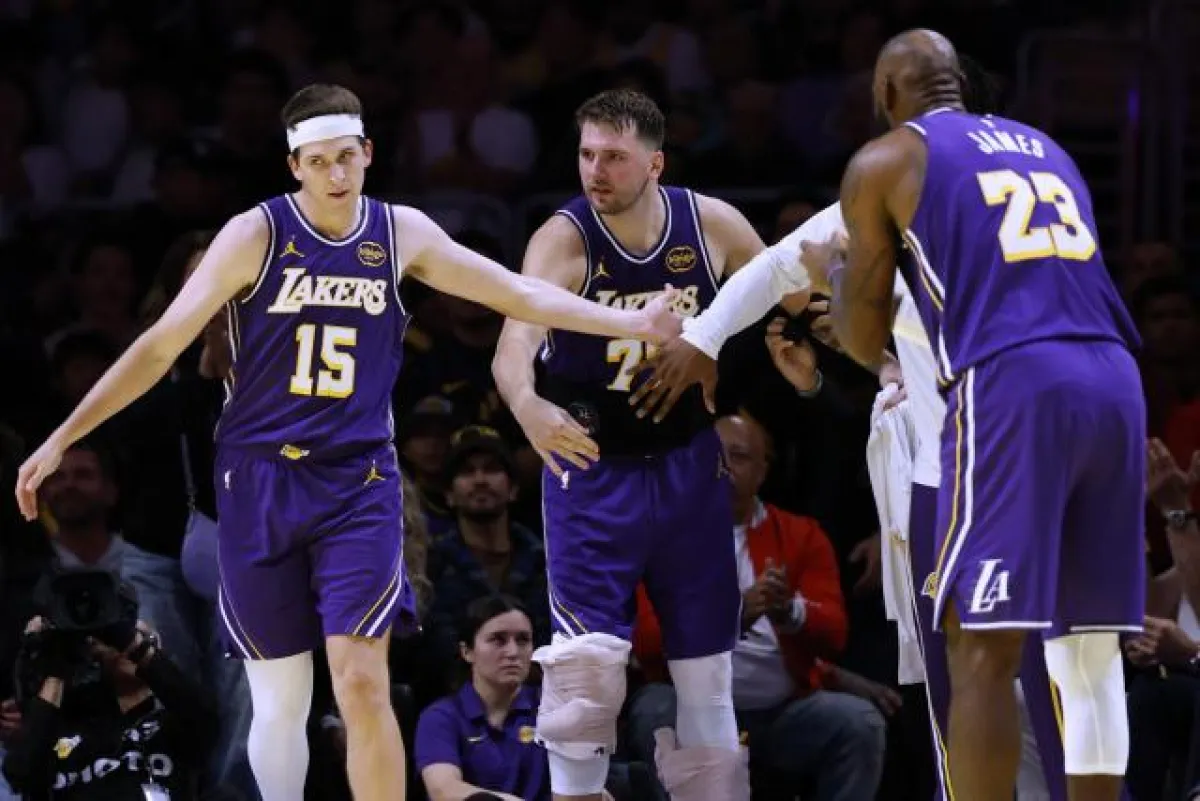 دونتشيتش يسخر من الليكرز بعد "انزلاقة" مثيرة للجدل وسط أزمة الفريق