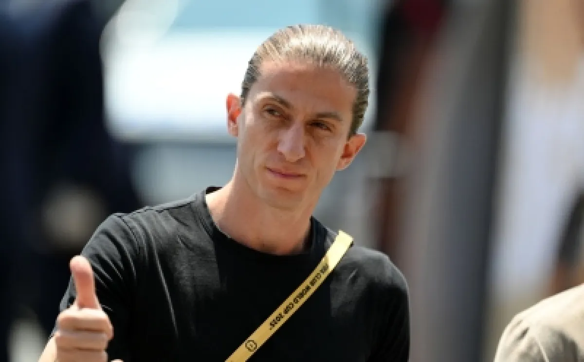 فلامنغو يفاجئ الجميع: إقالة المدرب فيليبي لويس رغم الفوز الساحق