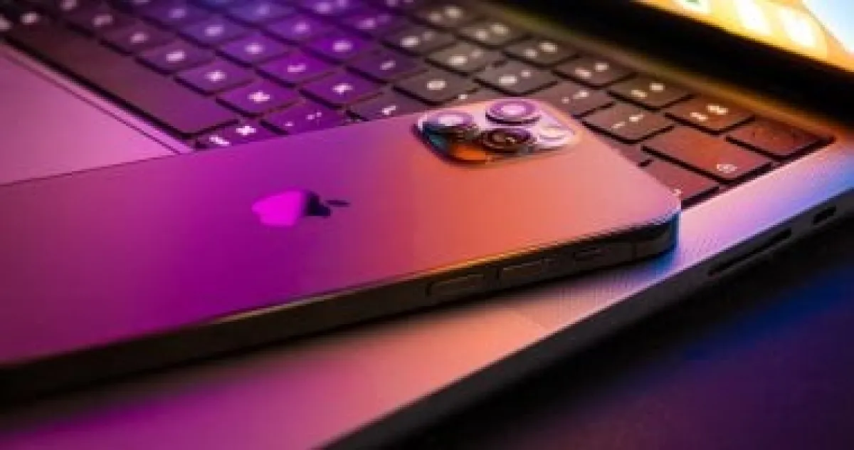 جوجل تحذر: أدوات تجسس حكومية تتسرب تستهدف آيفون بثغرات قديمة