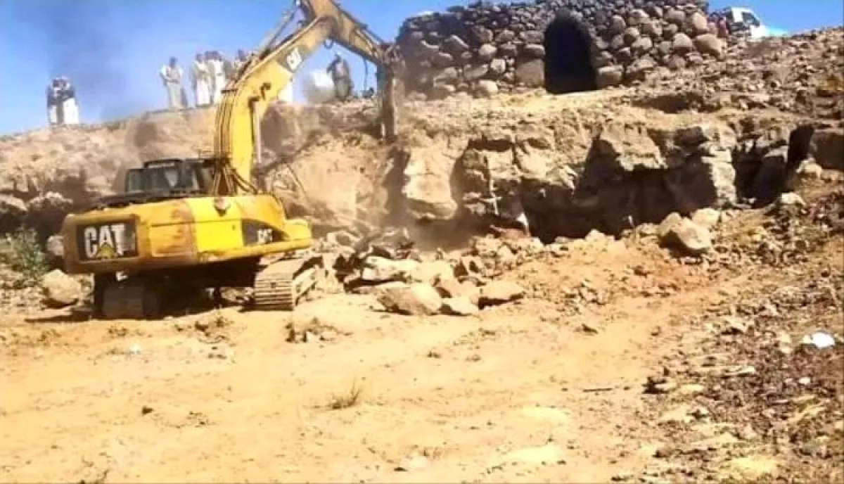 نشاط غير اعتيادي .. عمليات حفر غامضة للحوثي في 3 محافظات تثير مخاوف بعد اتفاق سري بين قيادة الجماعة وإسرائيليين