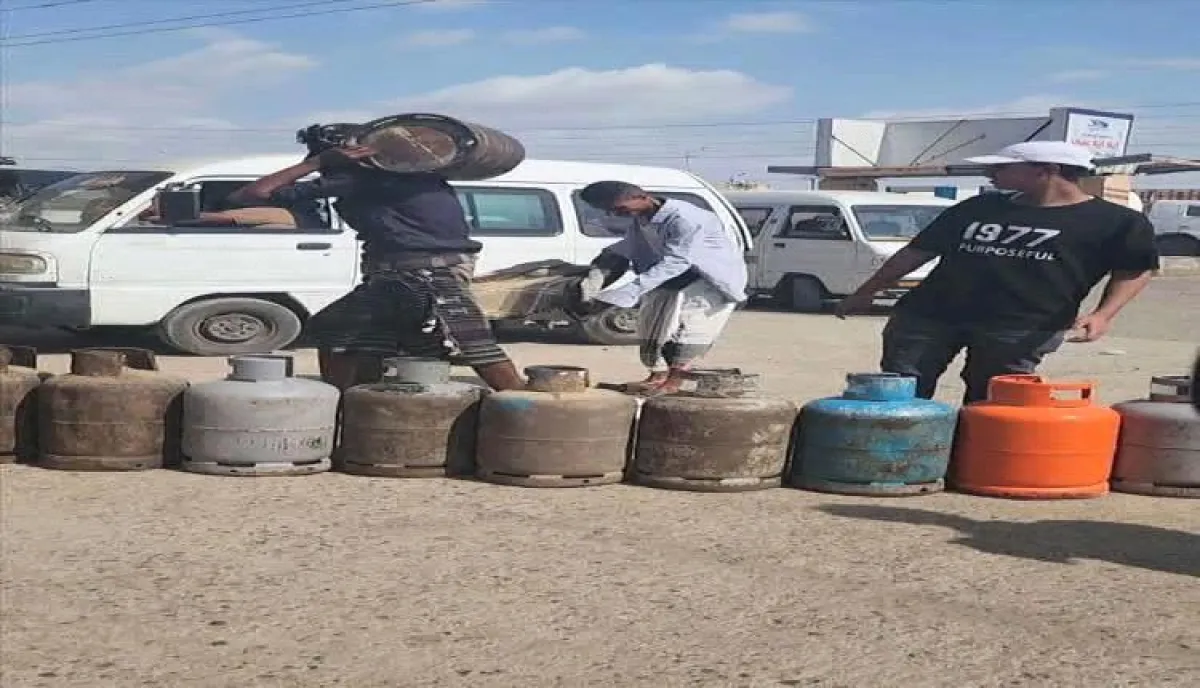 في العاصمة .. أزمة الغاز تخنق عدن رغم انتهاء مهلة المحافظ