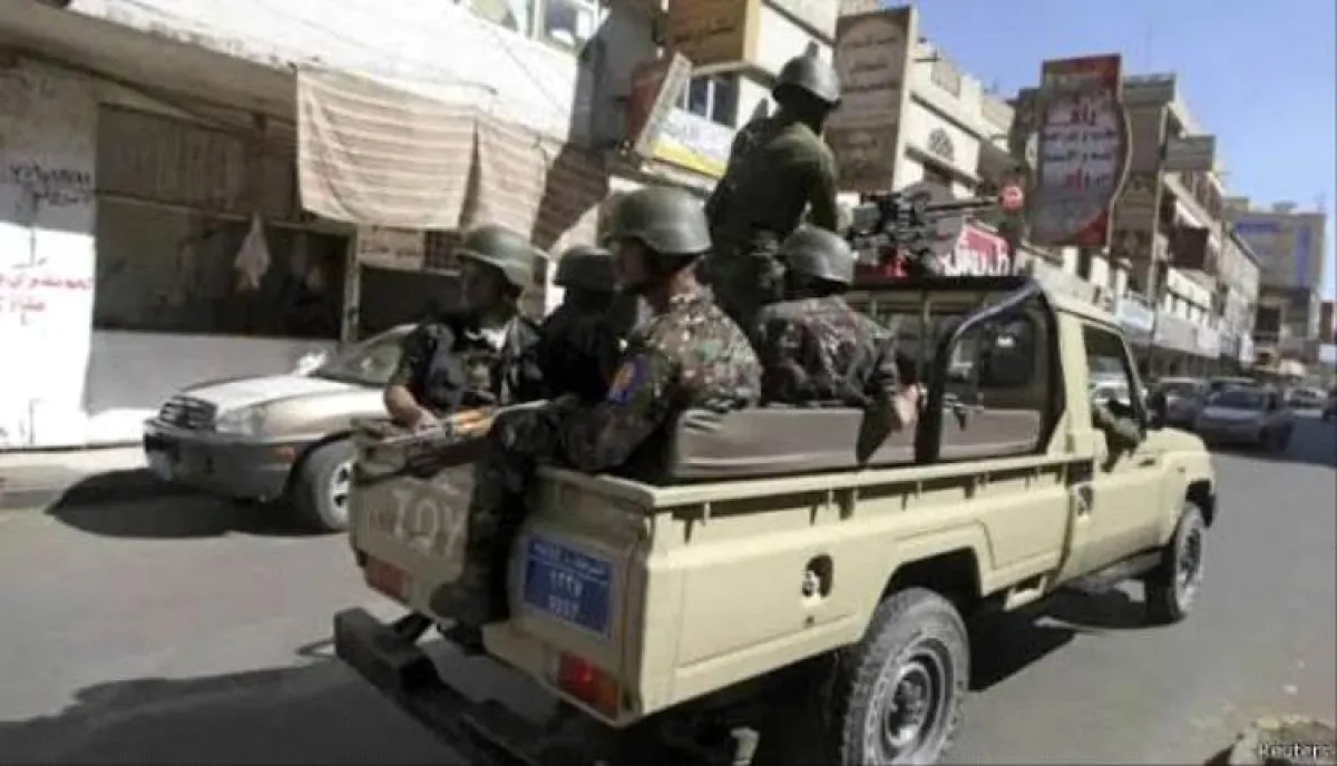 حالة استنفار غير معلنة في صنعاء.. انتشار عسكري غير مسبوق للحوثيين بالشوارع الرئيسية والاسواق وقلق في الأحياء السكنية