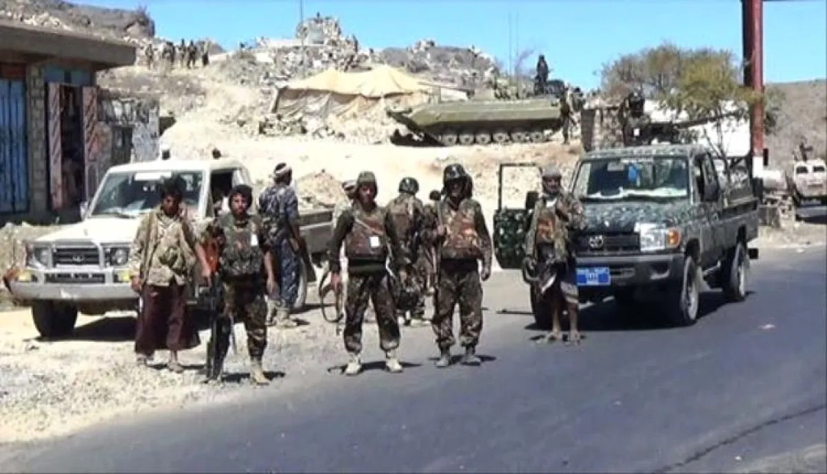 تحركات ليلية مكثفة عبر طرق ترابية .. الحوثي يدفع بتعزيزات عسكرية ضخمة نحو الحديدة