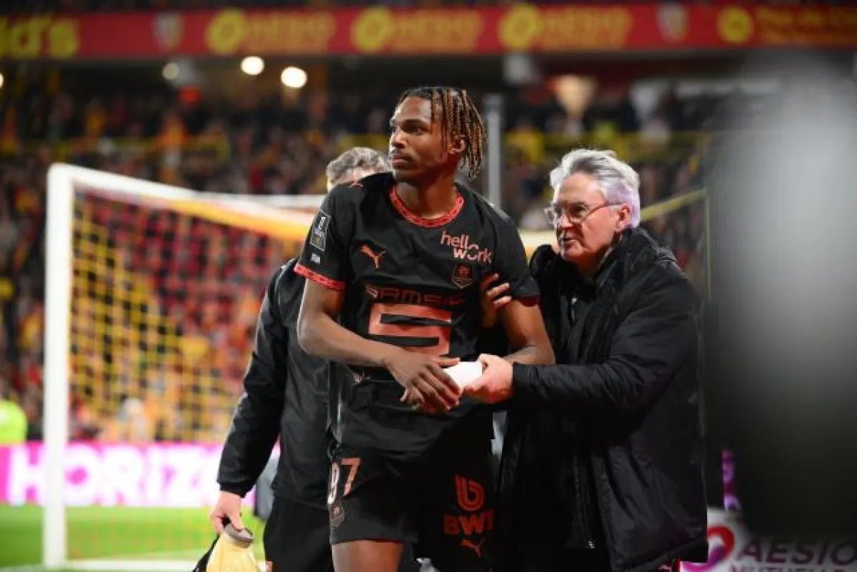 جراحة ناجحة لمدافع رين جيريمي جاكيه في الكتف: تفاؤل بالعودة