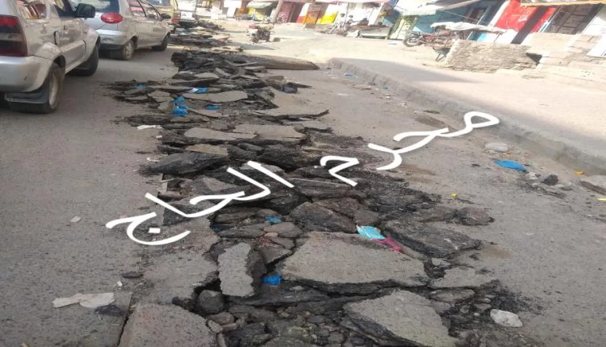 في تعز | الحفريات والمطبات بالمظفر .. فساد يزكم الأنوف واستياء واسع للسكان