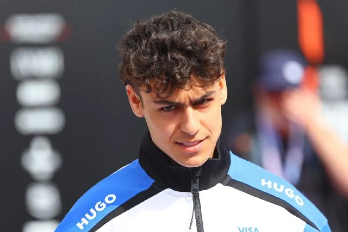 أرفيد ليندبلاد: نجم الفورمولا 1 الجديد بجذور ثلاثية تثير الفضول