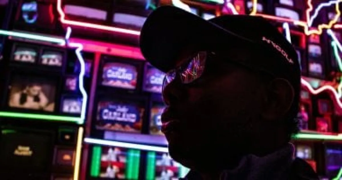 روبوتات الذكاء الاصطناعي توجه المستخدمين لكازينوهات غير قانونية.. تحقيق يكشف الثغرات