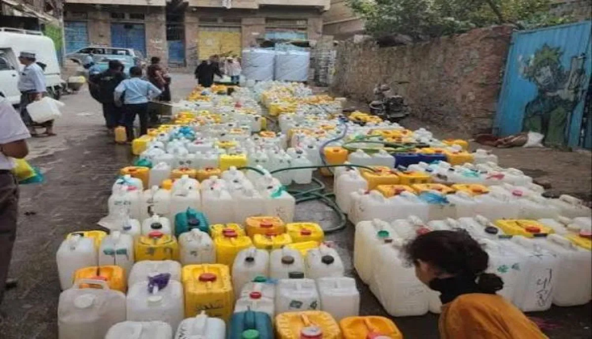 موجة جدل واسعة واتهامات .. مؤسسة مياه تعز تخصص خطوط مياه للتجار وسط معاناة المواطنين