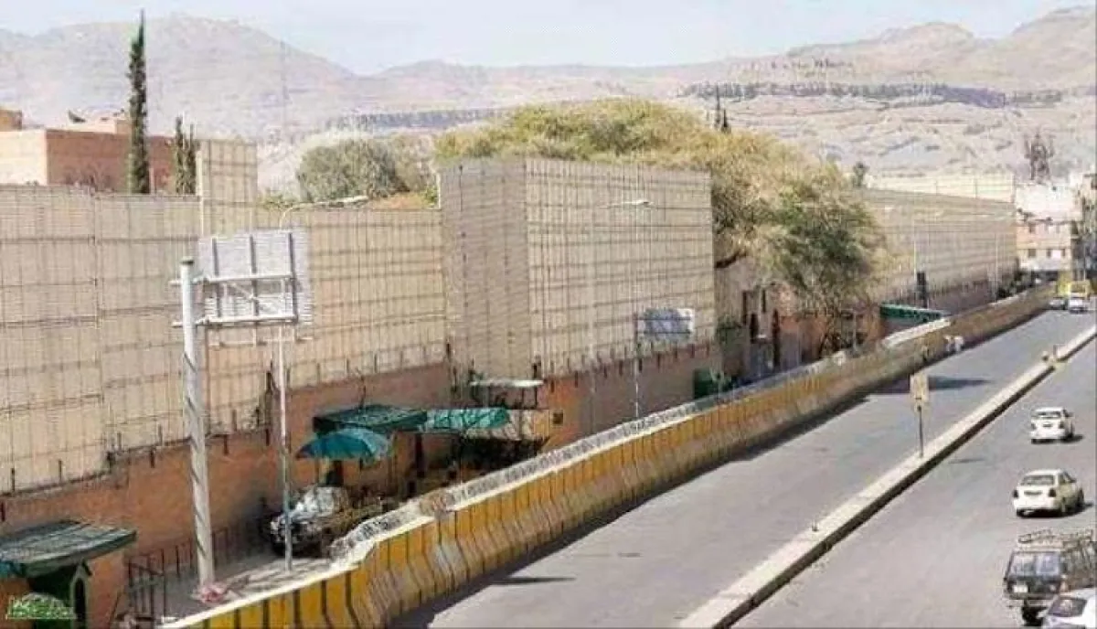 في العاصمة صنهاء | تصعيد خفي واعادة تمركز .. الحوثيون ينتشرون داخل السفارة السعودية قبيل مباحثات مرتقبة