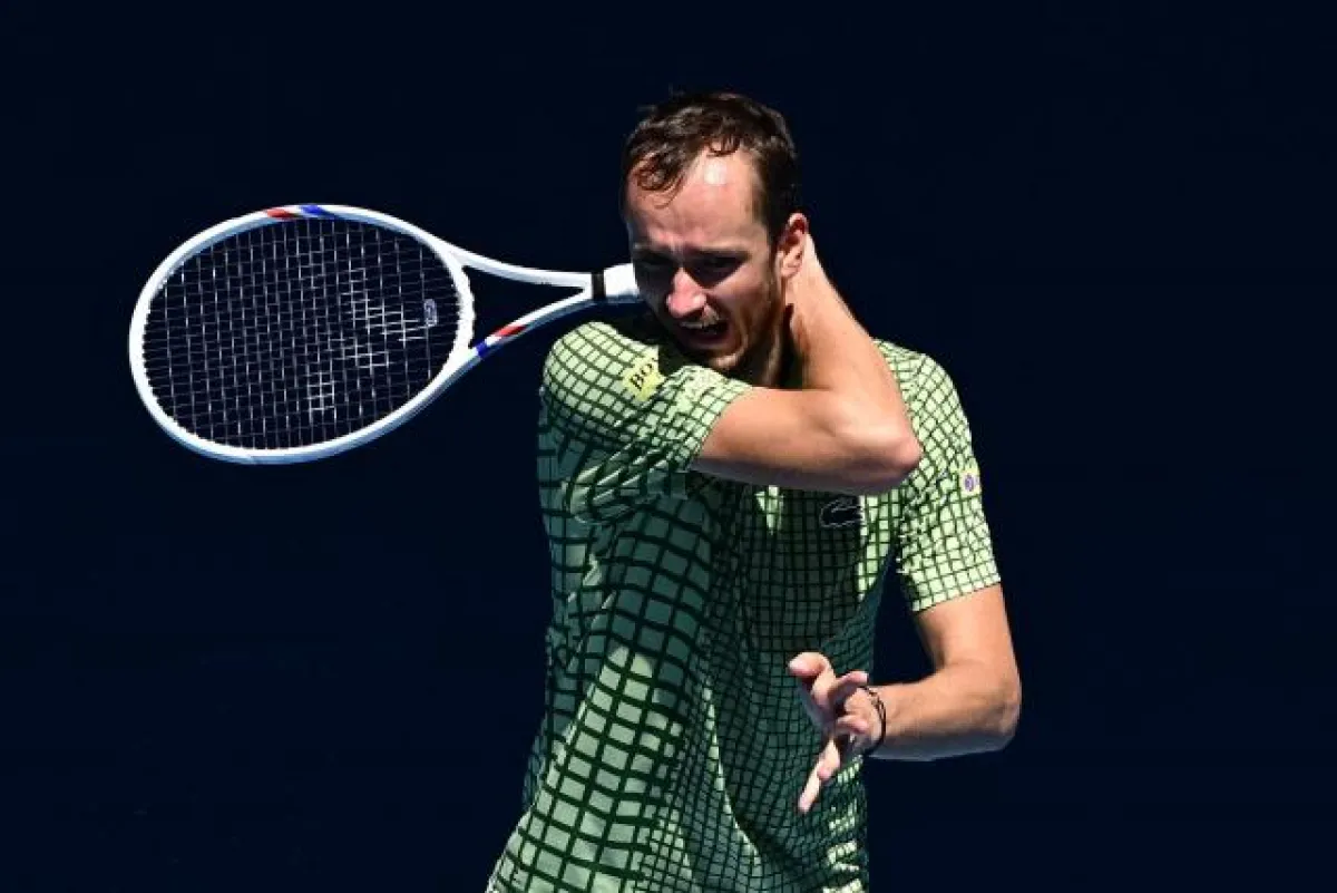 ميدفيديف يحسم تأهله لنصف نهائي إنديان ويلز على حساب دريبر المنهك