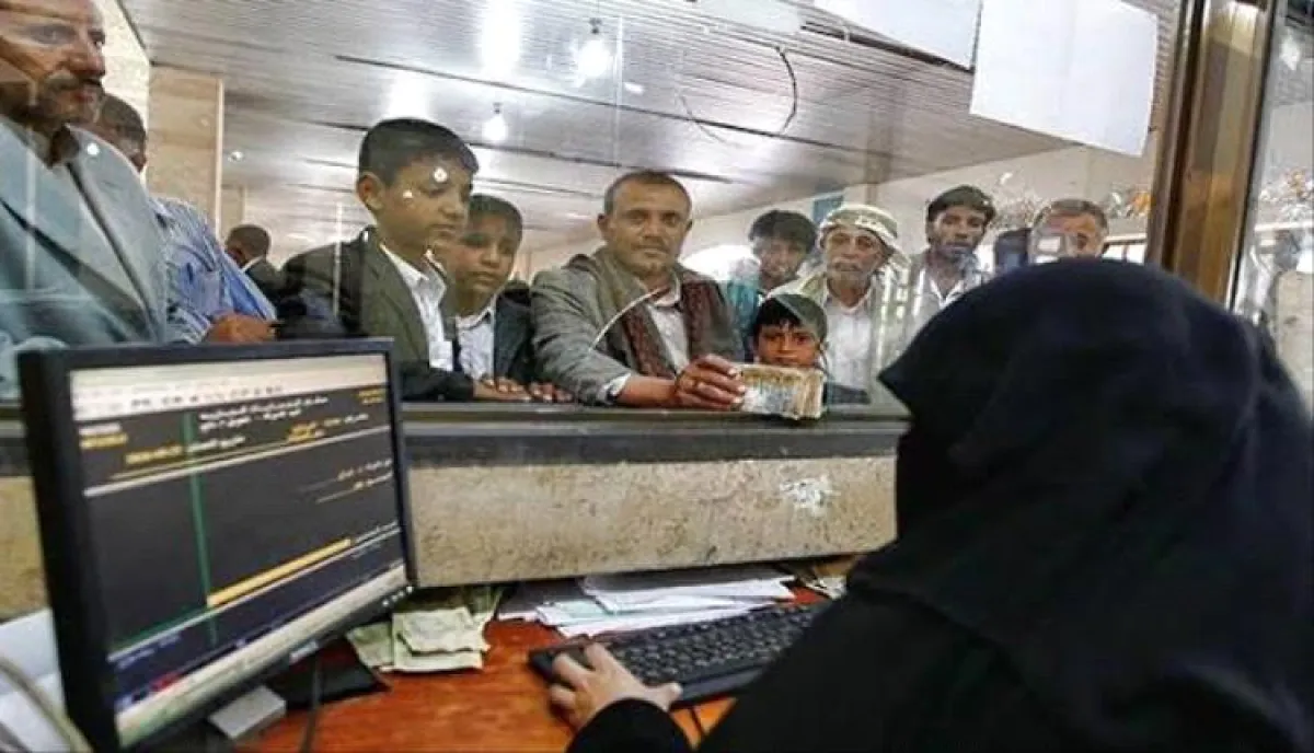 معاناة السكان تتفاقم في مأرب وتعز .. شركات الصرافة توقف عمليات شراء السعودي والدولار بشكل نهائي بالمحافظتين