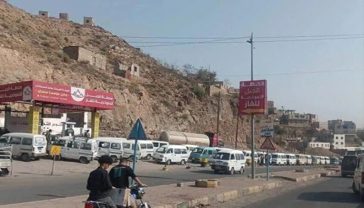 في تعز .. فوضى أسعار الوقود تشعل غضب المواطنين وتثير تساؤلات حول غياب الرقابة