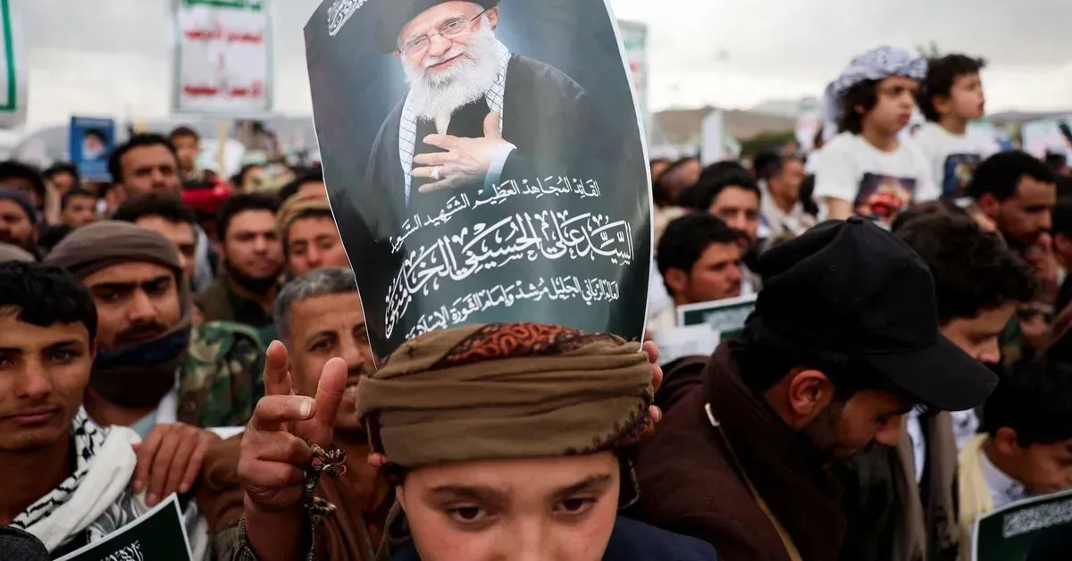 الحوثيون يكثفون التجنيد وسط مخاوف من تصعيد إقليمي وتدهور معيشي