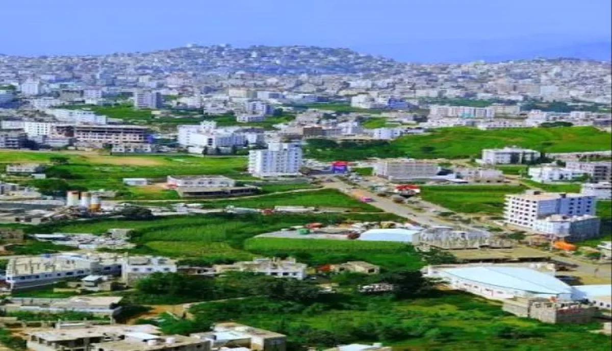 انفجار عنيف يهز إب فجراً بعد استهداف منزل شيخ قبلي.. ومخاوف من تصاعد الانفلات الأمني