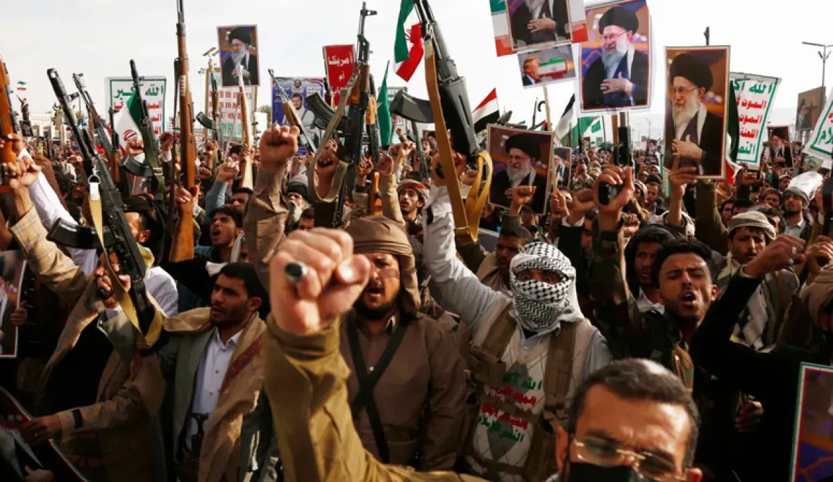 السعودية تسعى لإبعاد الحوثيين عن الصراع الإقليمي بدعم أمريكي وإسرائيلي