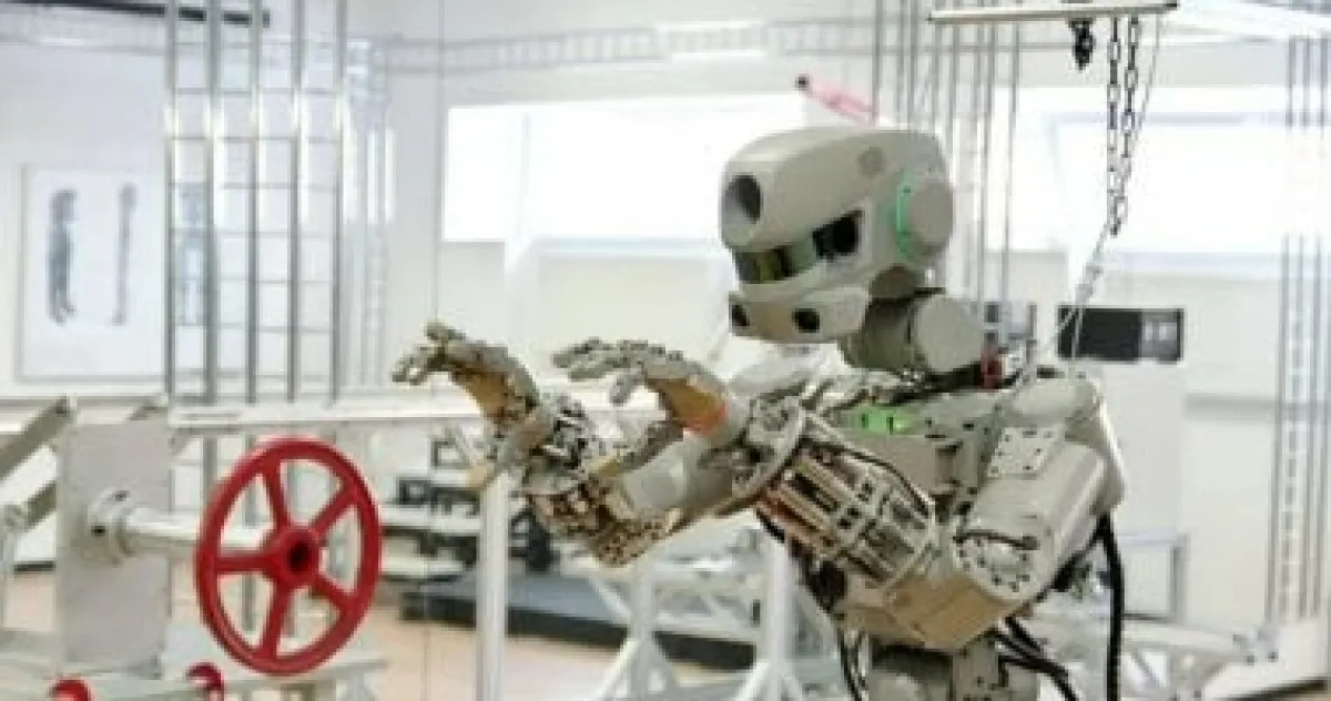 الروبوتات الشبيهة بالبشر: من أحلام الخيال العلمي إلى الواقع المنزلي والمهني