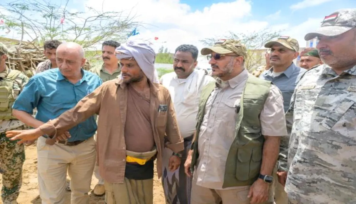 شاهد | طارق صالح يتفقد المناطق المتضررة من السيول في ريف المخا | فيديو وتفاصيل