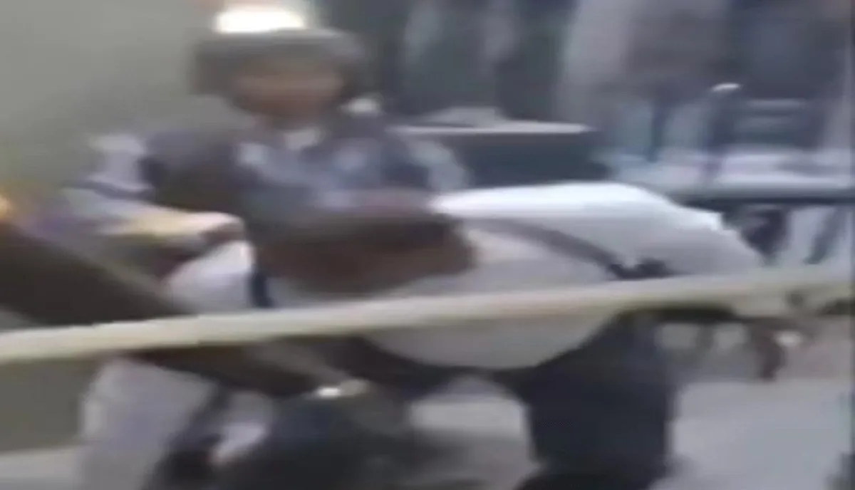 في تعز  | تاجر يقتحم غرف نوم ويعتدي على زوجة وابنة الحاج المقطري والامن  يحبس الضحية.. تفاصيل صادمة