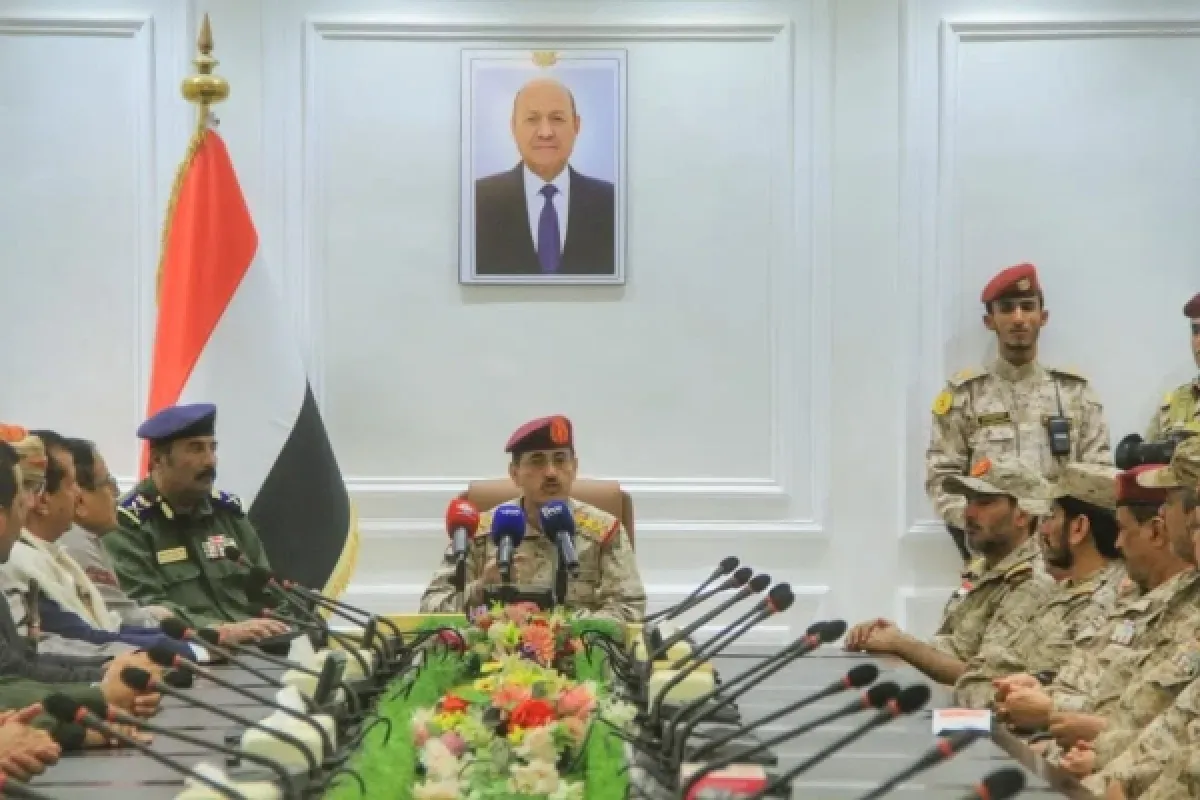 وزير الدفاع اليمني يأمر برفع الجاهزية القصوى لمعركة فاصلة