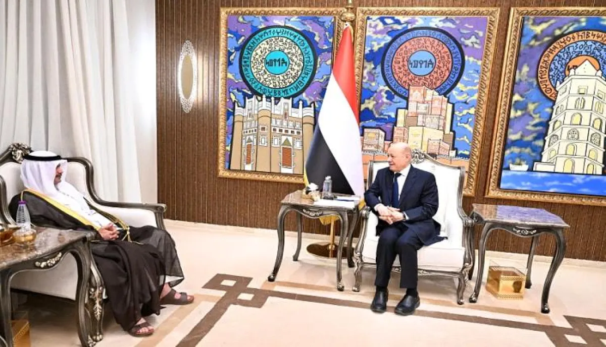 الرئيس العليمي يشيد بالعلاقات الراسخة مع دولة الكويت وشجاعة قواتها في ردع التهديد