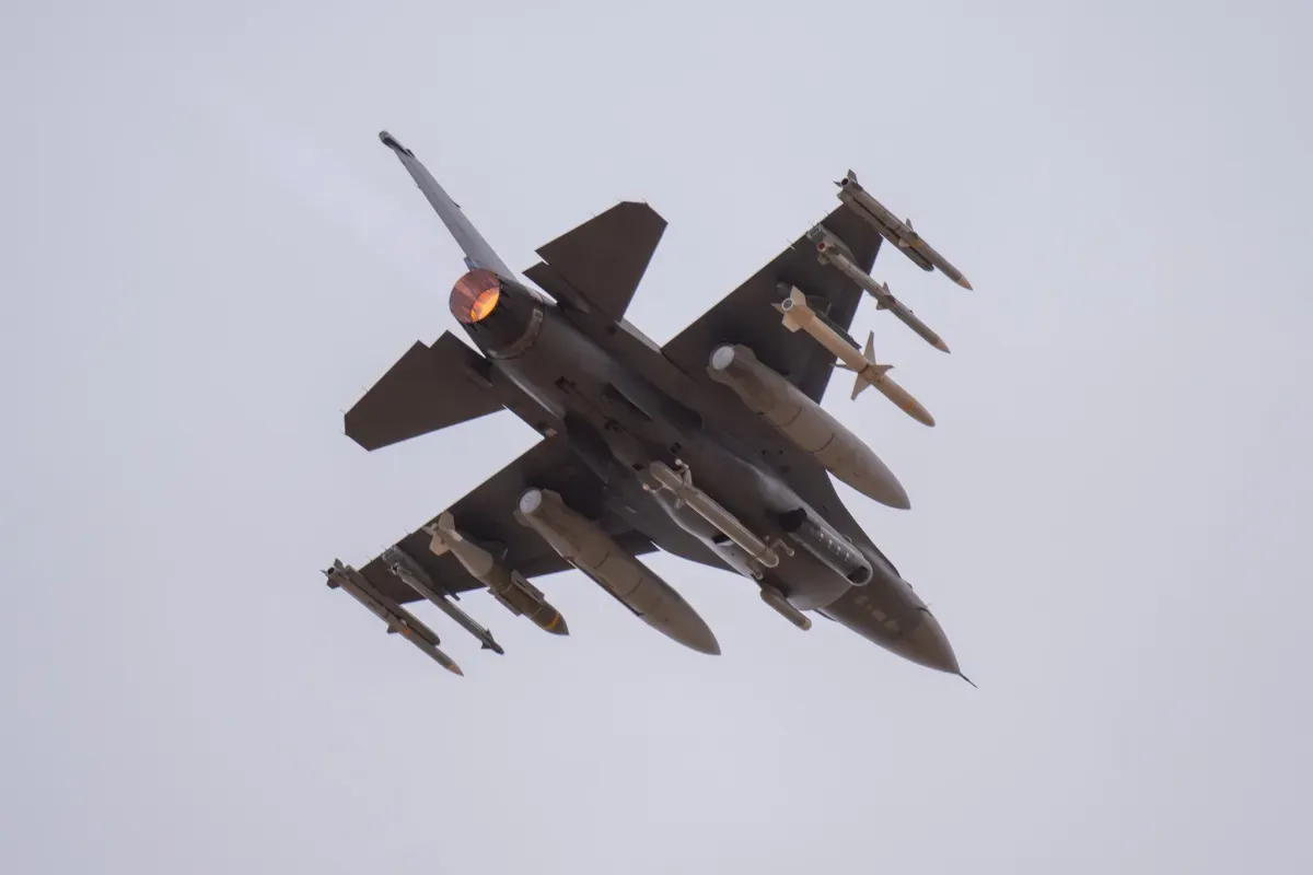 مركز أمريكي: وقف ضرب الحوثيين خطأ استراتيجي لترامب