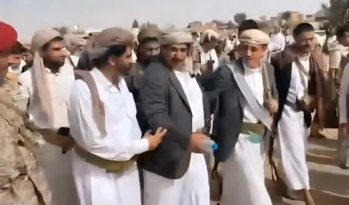 خلال زيارة لآل بن معيلي بمأرب.. وزير الدفاع : القبيلة هي الصخرة التي تتحطم عليها المؤامرات وسندنا المتين في معركة استعادة الدولة