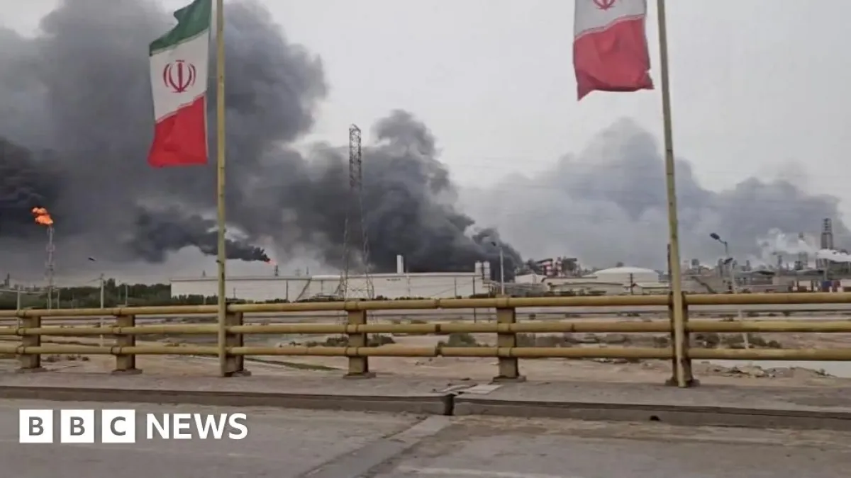 ترامب يهدد إيران بتدمير البنية التحتية إذا لم تفتح مضيق هرمز