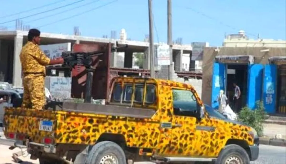 في المهرة | ضبط 15 رجل و17 امرأة من هذه الجنسية.. يمارسون أنشطة غير أخلاقية داخل منزل