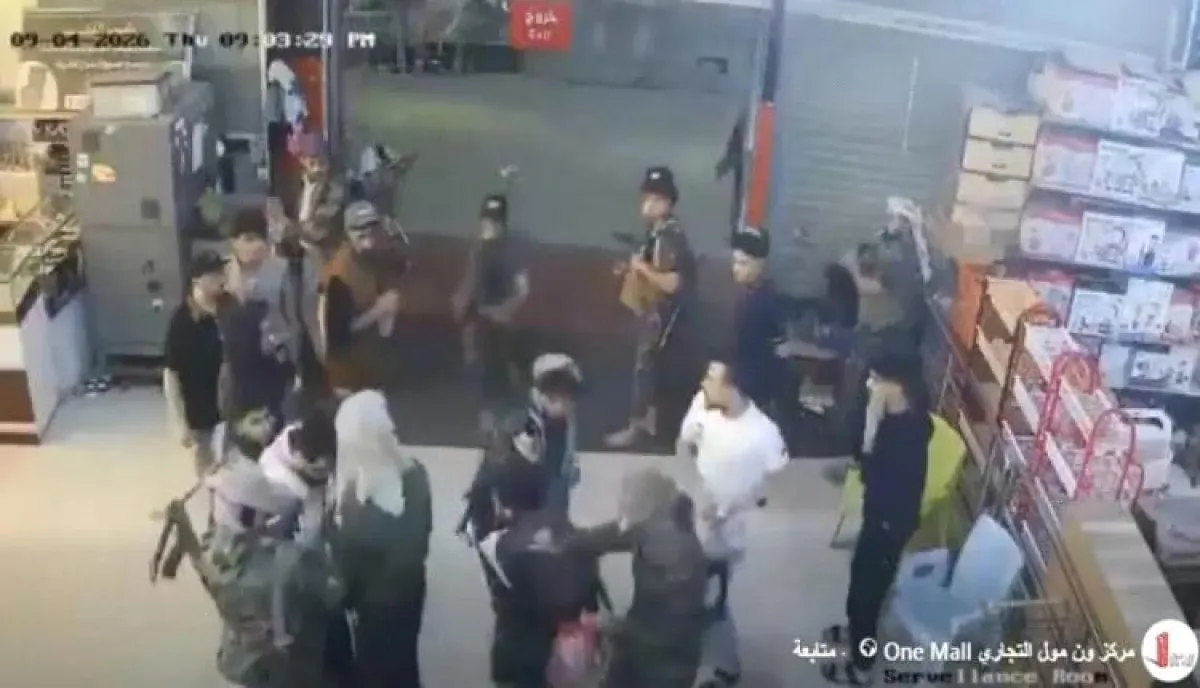 في إب .. الحوثيون يقتحمون مركز تجاري ويعتدون على محالات تجارية وعاملين