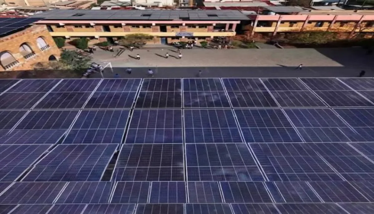 في اليمن | "استثمار فوق الفصول".. أسطح مدارس تعز تتحول إلى "إقطاعيات" لشركات الكهرباء الخاصة