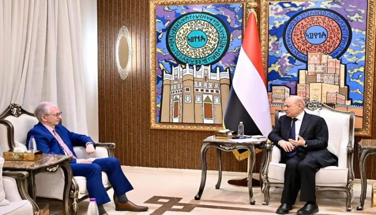 العليمي من الرياض: زمن "احتواء" الحوثي قد ولى.. وعلى العالم اغتنام لحظة انحسار النفوذ الإيراني