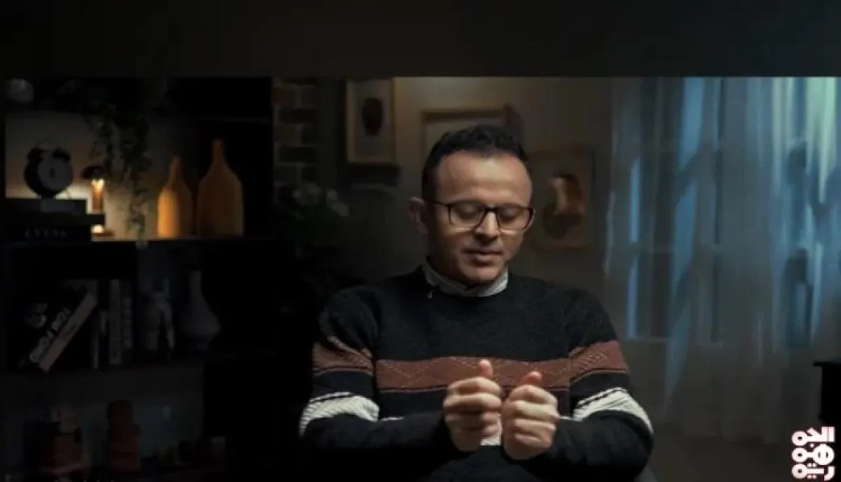 شاهد على "مسالخ الحريات".. الصحفي ماجد زايد يكسر جدار الصمت ويروي فظائع العزلة والترهيب في معتقلات الحوثي| فيديو وتفاصيل