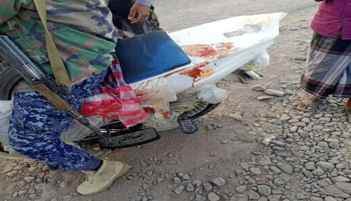 جريمة جديدة | رصاص حوثي غادر يستهدف مدنيين في "سامع" بتعز.. والمليشيا تبرر بـ "شماعة التهريب"