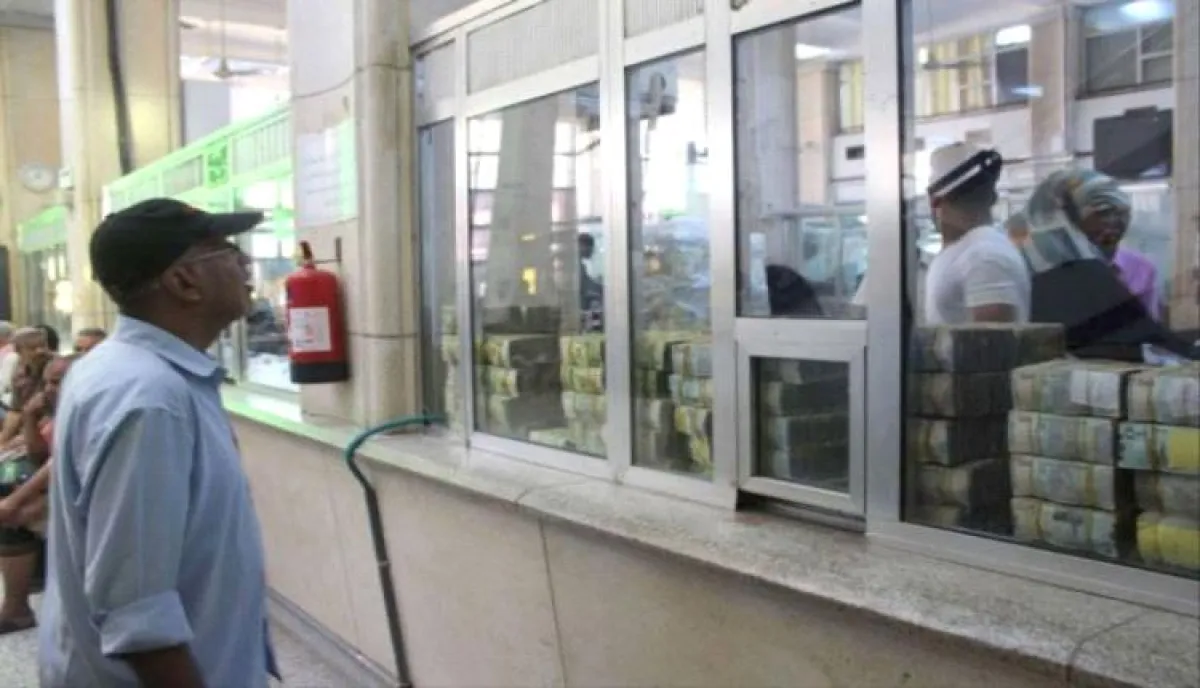 نادي المعلمين يفجر "قنبلة الرواتب" في وجه الحوثي: سياسة "التجويع الطبقي" والتمييز السلالي بلغت حد الانفجار