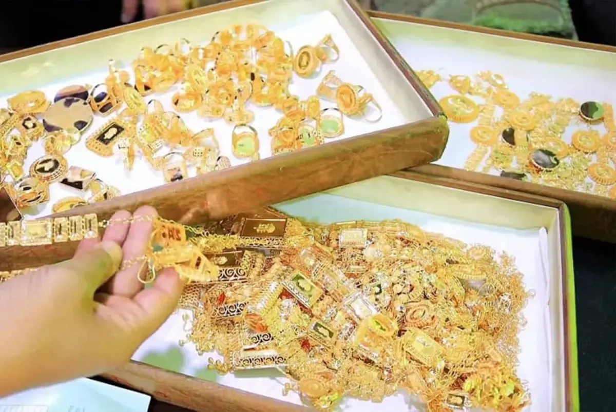 حين تبتلع "القيادات" سوق الصاغة | ملاذ اليمنيين الأخير في فخ "النحاس".. كيف حولت مليشيا الحوثي بريق الذهب إلى أداة لنهب المدخرات؟