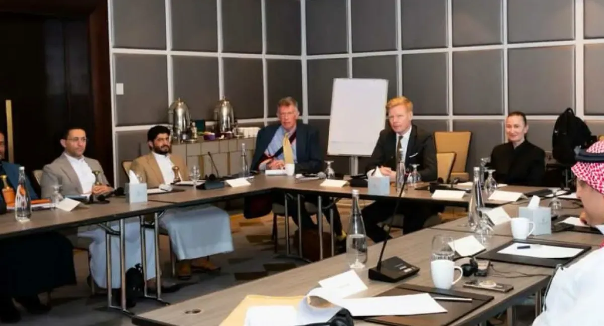 الرقص على حبال الاوهام | مناورات الحوثي في عُمان.. تسويق "الانتصارات الوهمية" بانتظار صافرة الانفجار الإيراني