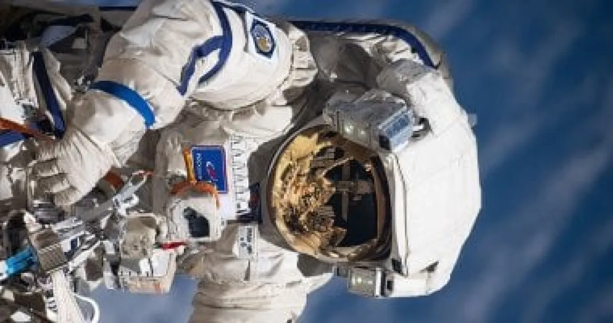 ناسا تبهر العالم: آيفون يلتقط سحر ضوء الأرض من الفضاء