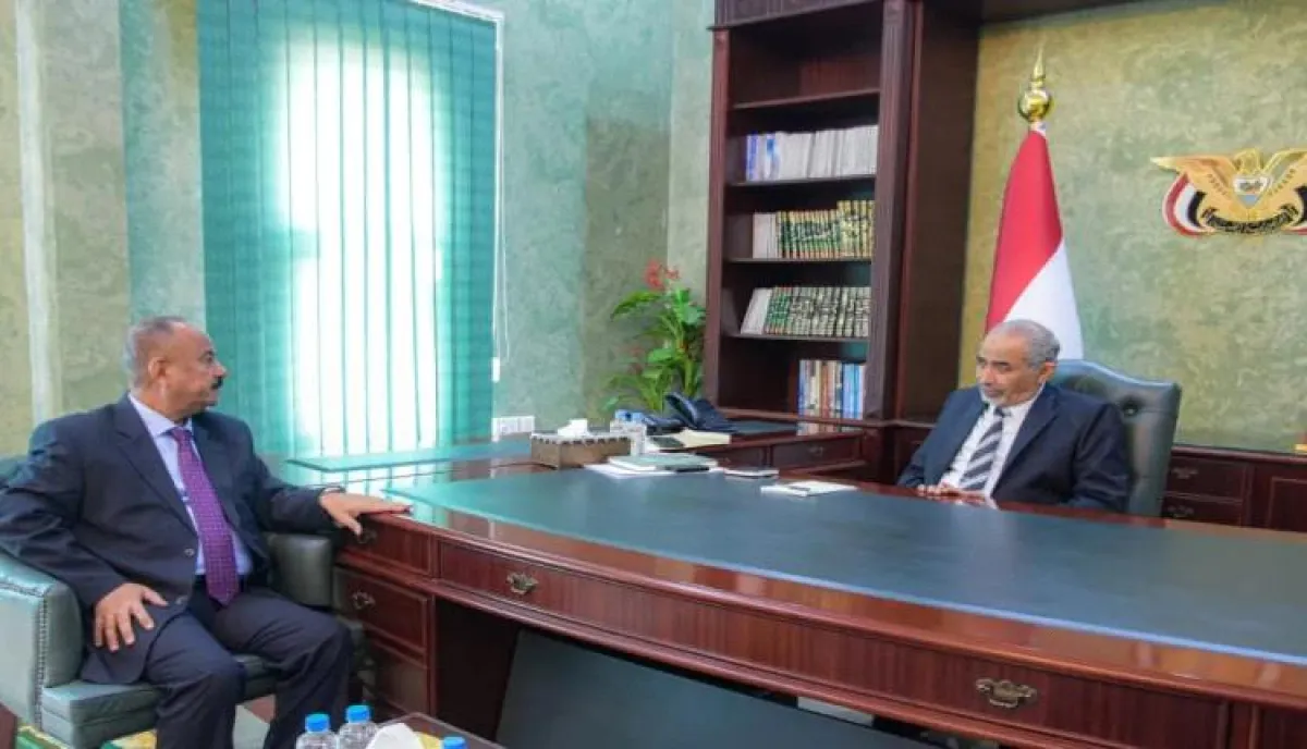 من فصر المعاشيق في عدن .. الصبيحي يوجه وزارة النقل ببرفع جاهزية المواني اليمنية وتقديم التسهيلات