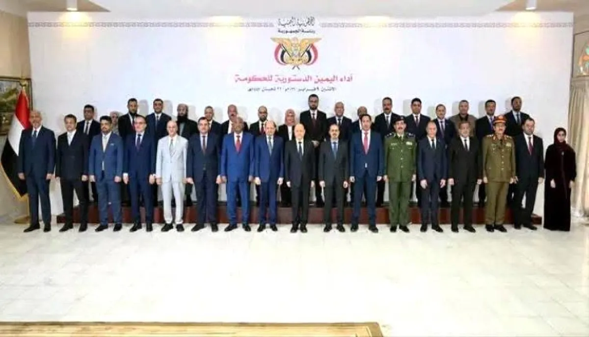 80 يوماً من " دبلوماسية الفنادق والجمود الحكومي".. الدخيني يشرّح إخفاق حكومة الزنداني: ريـال يتعافى شكلياً وأسعار تلتهم جيوب المواطنين | ضجيج بلا طحين