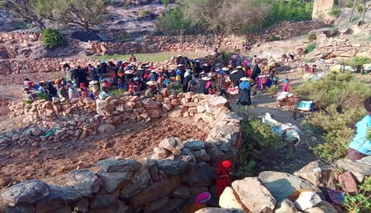 في تعز | عطش مساحين الشمايتين.. مافيا القات تسرق شريان الحياة الوحيد وصراع مرير على قطرة الماء