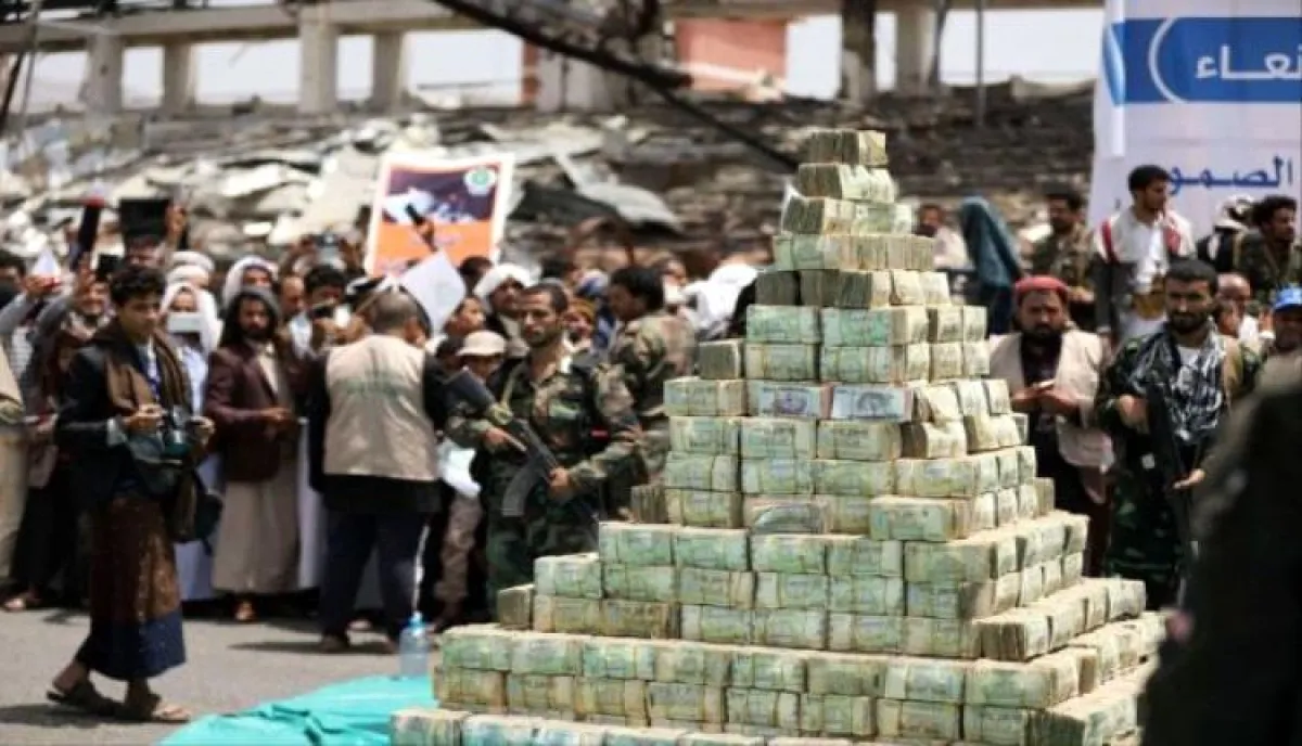 "إتاوات الواتساب".. ميليشيا الحوثي تلاحق سكان صنعاء بـ"القافلة العيدية" وتُعمّق مأساة "الموظف المنهوب"