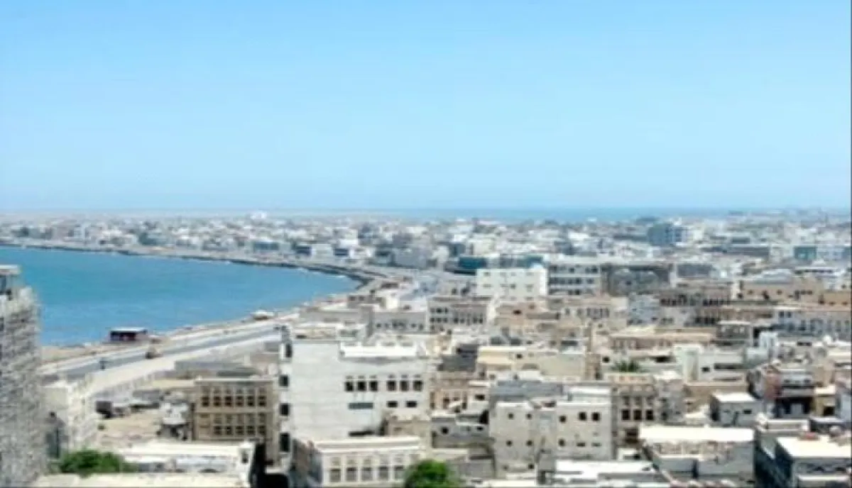 الحديدة تحت مقصلة الظلام: 8 "ميجاوات" تحتضر.. وملايين الإيرادات تتبخر في "جلسات قات" وفنادق مشرفي المليشيا