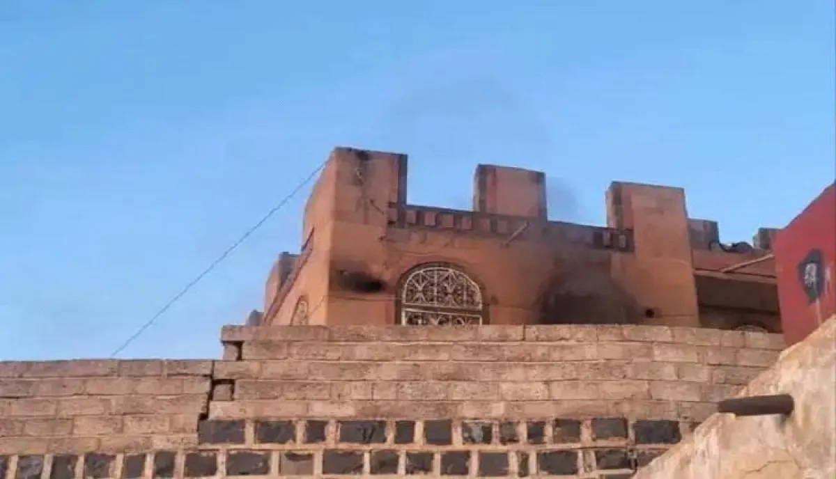 نيران الحوثي تلتهم منزل قيادي قبلي وعسكري كبير في صنعاء.. إرهاب المليشيا يطال قبائل مأرب في قلب العاصمة