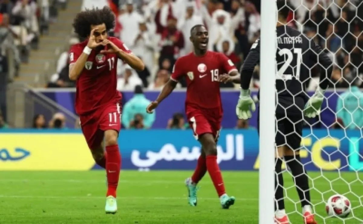 عفيف والهيدوس والمعز علي يقودون قائمة قطر الأولية للمونديال